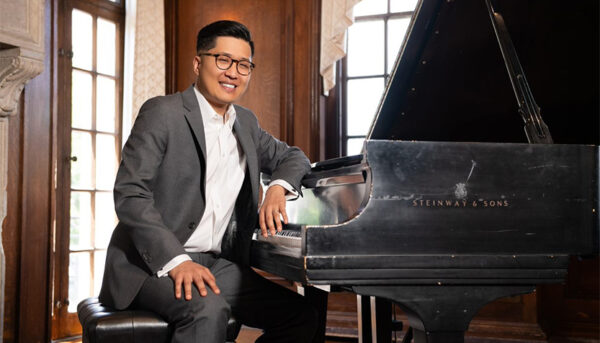 Alfred Yun con piano